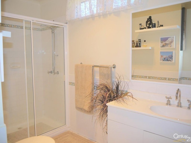 19 Arthur Phillip Drive, Nautical Village, Kincumber NSW 2251