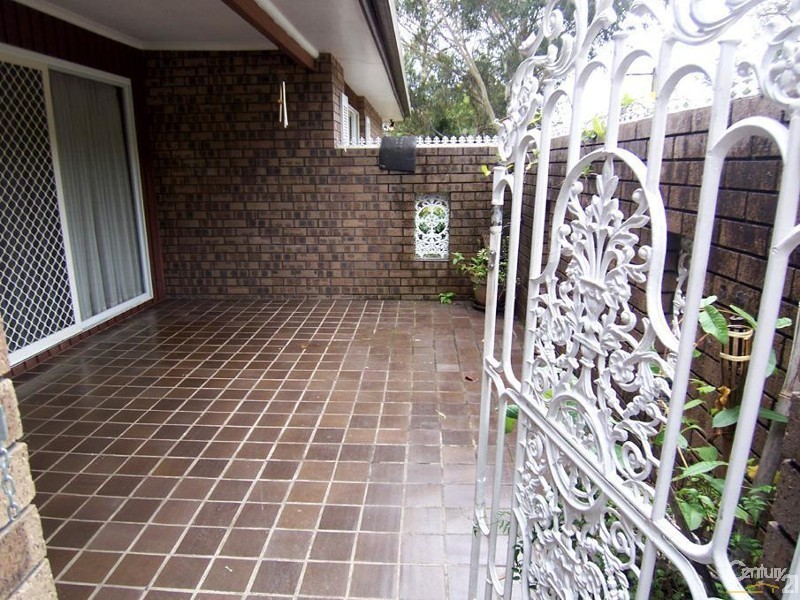 2 Cudgee Close, Green Point NSW 2251