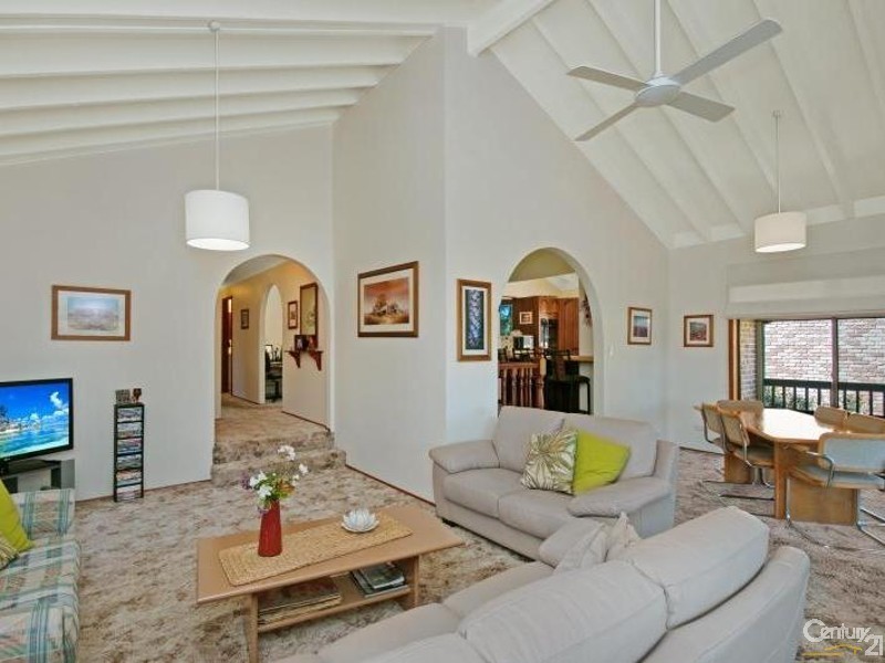 6 Pixie Avenue, Green Point NSW 2251