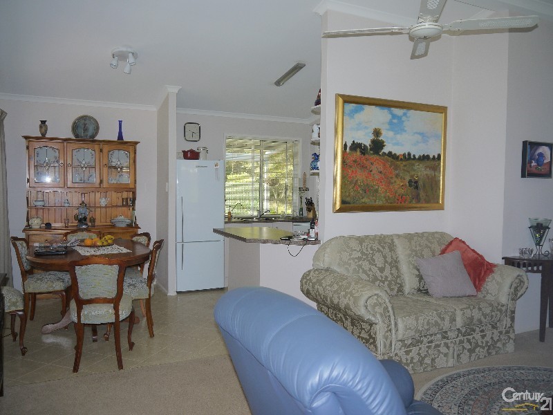 9 Watkins Tench Place, Nautical Village, Kincumber NSW 2251