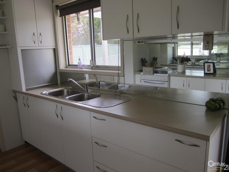 19 Empire Bay Dr, Kincumber NSW 2251