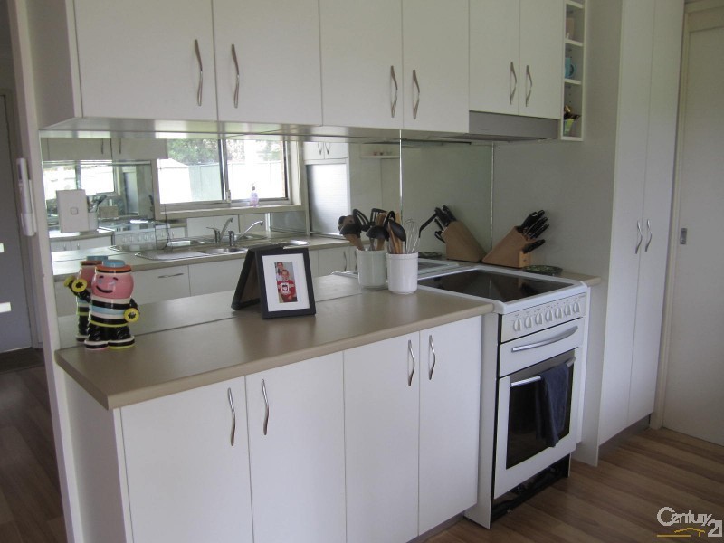 19 Empire Bay Dr, Kincumber NSW 2251