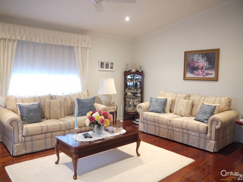 4 John Shortland Place, Kincumber Nautical Village, Kincumber NSW 2251