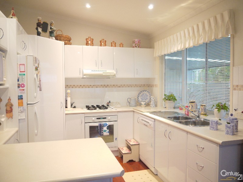 4 John Shortland Place, Kincumber Nautical Village, Kincumber NSW 2251