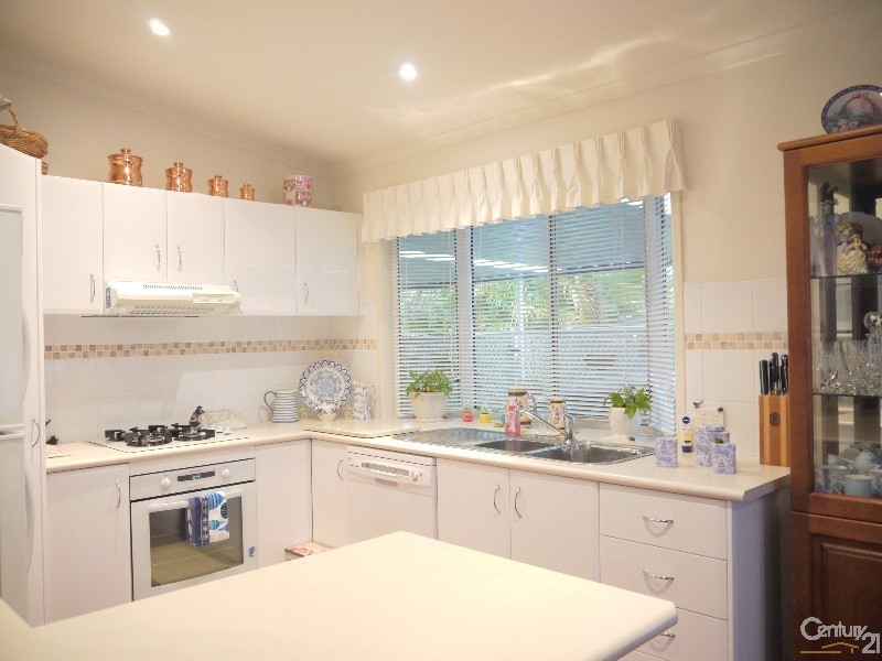 4 John Shortland Place, Kincumber Nautical Village, Kincumber NSW 2251