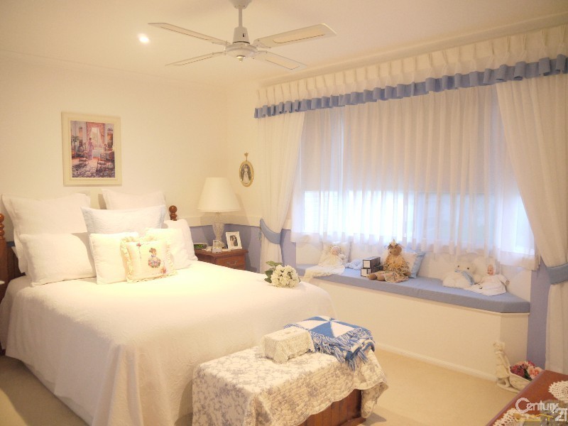 4 John Shortland Place, Kincumber Nautical Village, Kincumber NSW 2251