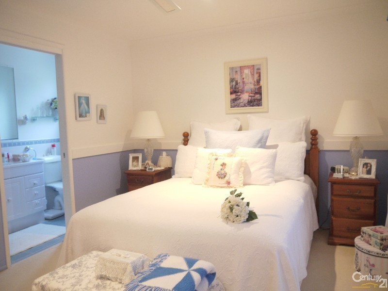 4 John Shortland Place, Kincumber Nautical Village, Kincumber NSW 2251