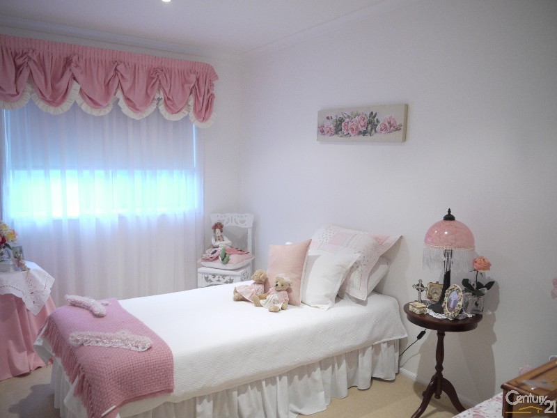 4 John Shortland Place, Kincumber Nautical Village, Kincumber NSW 2251