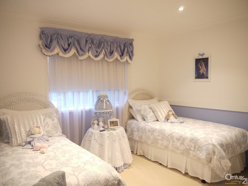 4 John Shortland Place, Kincumber Nautical Village, Kincumber NSW 2251