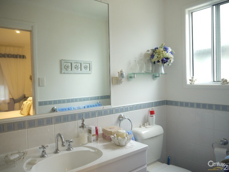 4 John Shortland Place, Kincumber Nautical Village, Kincumber NSW 2251