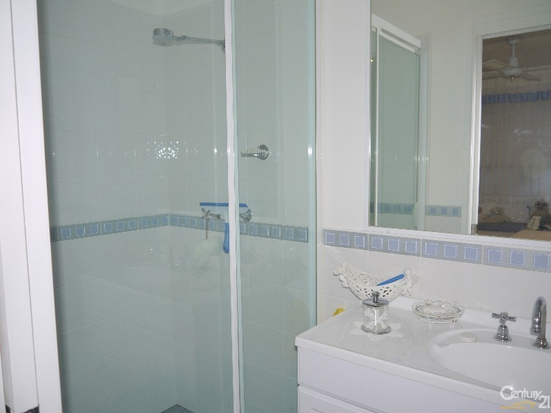 4 John Shortland Place, Kincumber Nautical Village, Kincumber NSW 2251