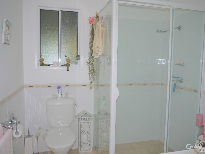 4 John Shortland Place, Kincumber Nautical Village, Kincumber NSW 2251