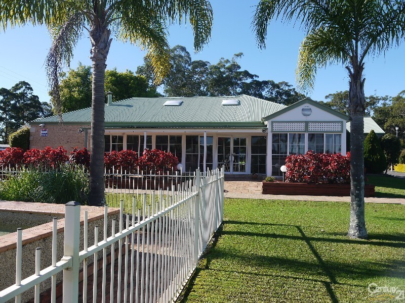 4 John Shortland Place, Kincumber Nautical Village, Kincumber NSW 2251