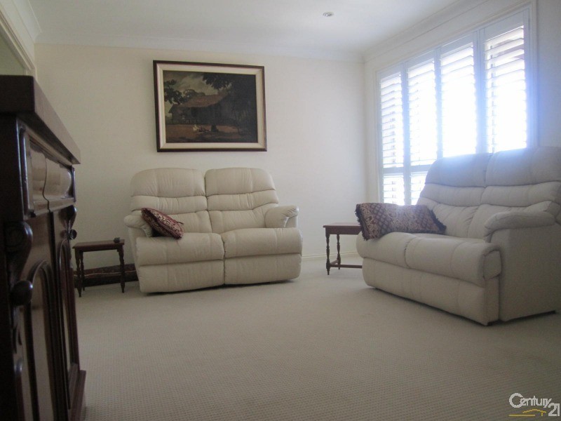 10 Henzel Road, Green Point NSW 2251