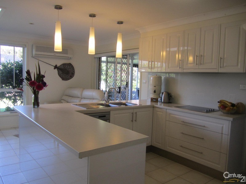 10 Henzel Road, Green Point NSW 2251