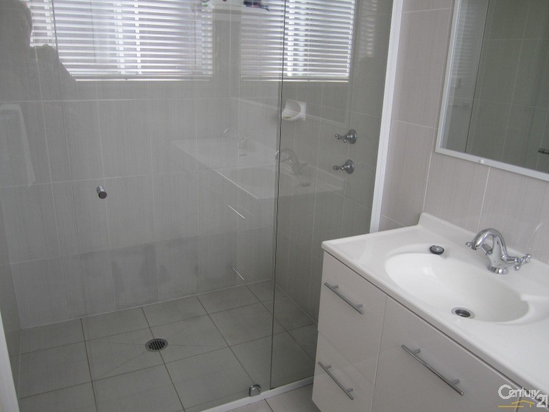 10 Henzel Road, Green Point NSW 2251