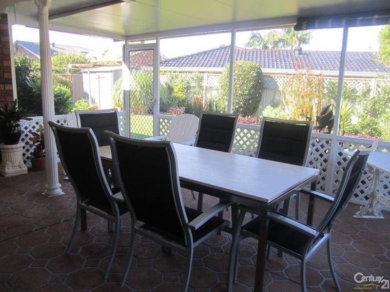 10 Henzel Road, Green Point NSW 2251