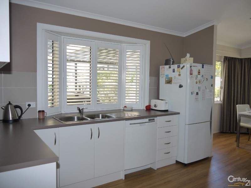 2 John Shortland Place, Kincumber NSW 2251
