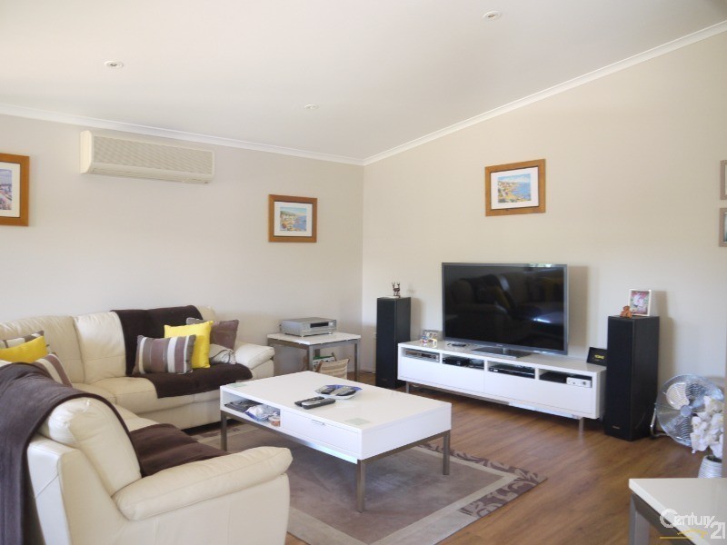 2 John Shortland Place, Kincumber NSW 2251