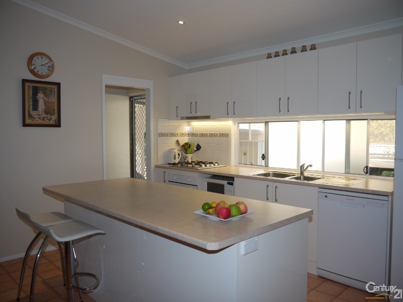 8  James Campbell Place, Kincumber NSW 2251