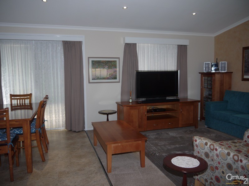 8  James Campbell Place, Kincumber NSW 2251