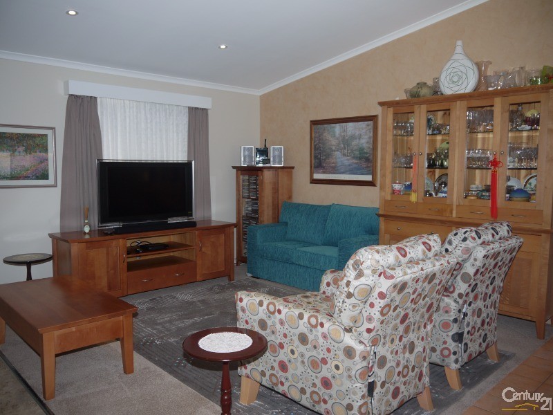 8  James Campbell Place, Kincumber NSW 2251