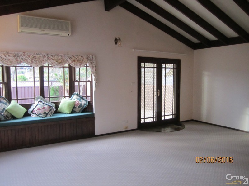 10 Water Street, Kincumber NSW 2251