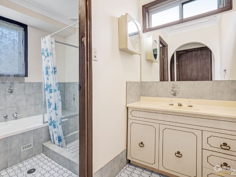 84 Melville St, Kincumber NSW 2251