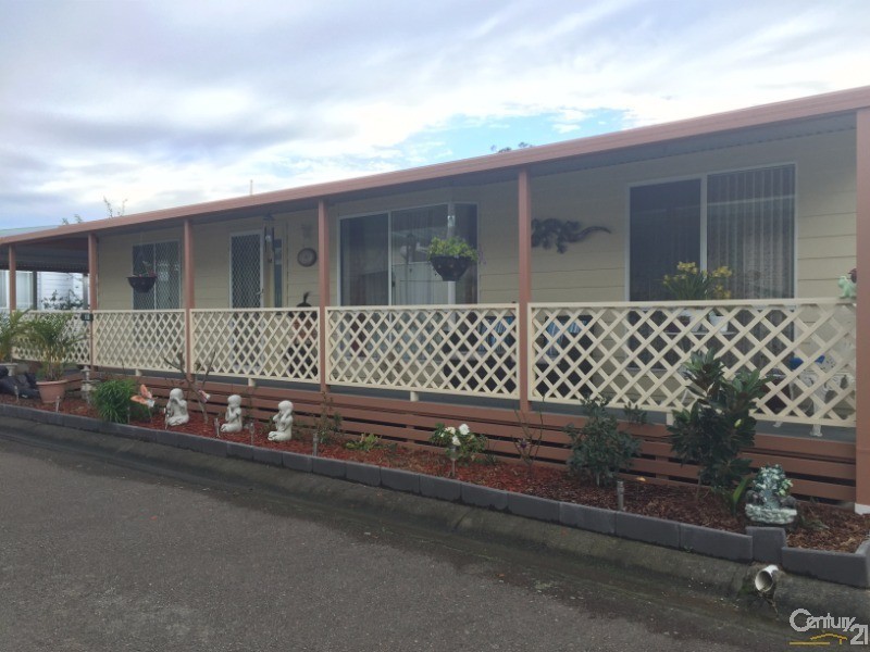 16 Sixth Ave, Broadlands Estate, Green Point NSW 2251