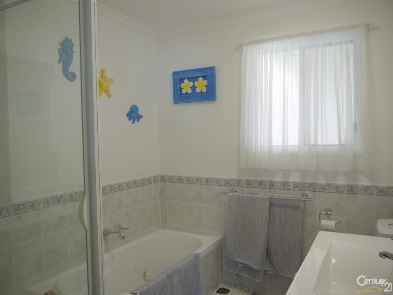 9  John Shortland Place, Kincumber NSW 2251