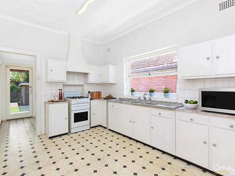 12 Malvern Avenue, Roseville NSW 2069