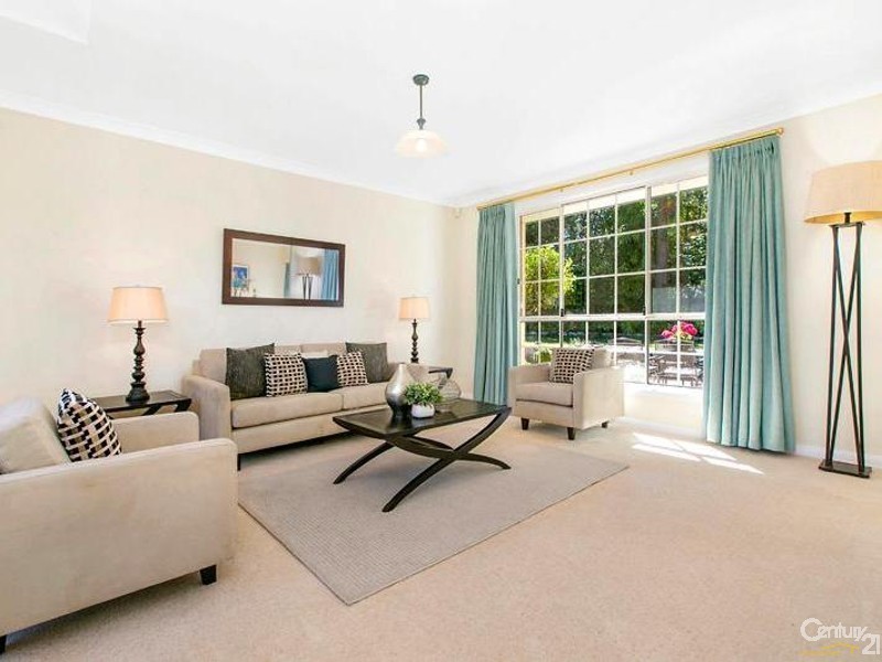 49 Benaroon Ave, St Ives NSW 2075