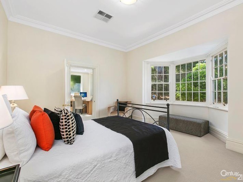 15 Fiddens Wharf Rd, Killara NSW 2071