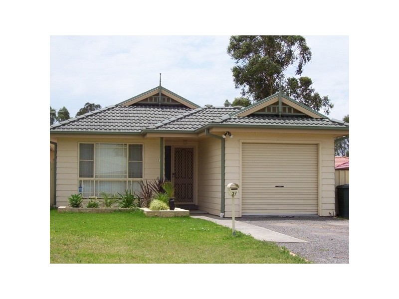 37 Coburn Circuit, Metford NSW 2323