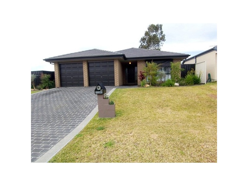 37 Strutt Crescent, Metford NSW 2323