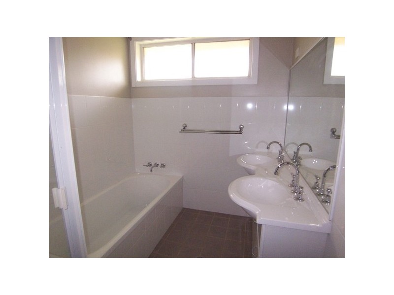 74 Thompson St, East Maitland NSW 2323