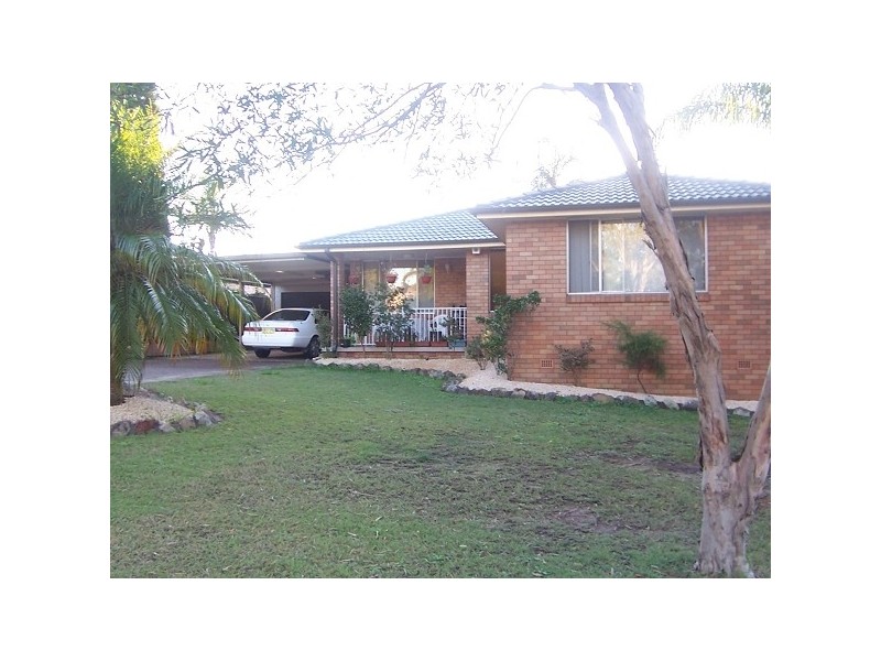 12 De Lisle Crescent, Metford NSW 2323