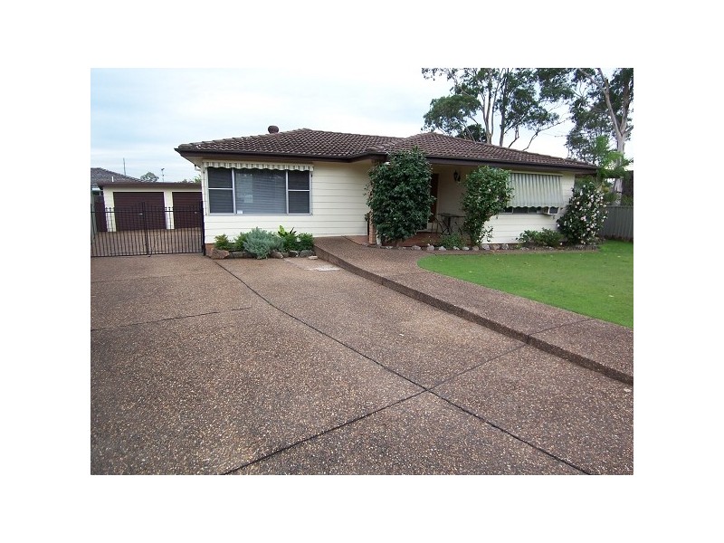 13 Nathan Close, Metford NSW 2323