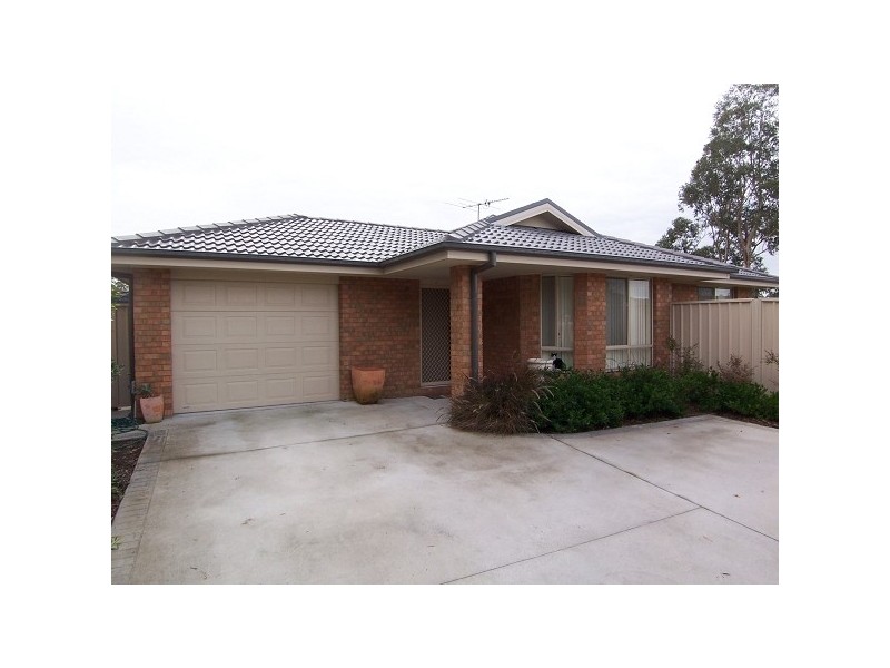 2/32 Clayton Crescent, Rutherford NSW 2320