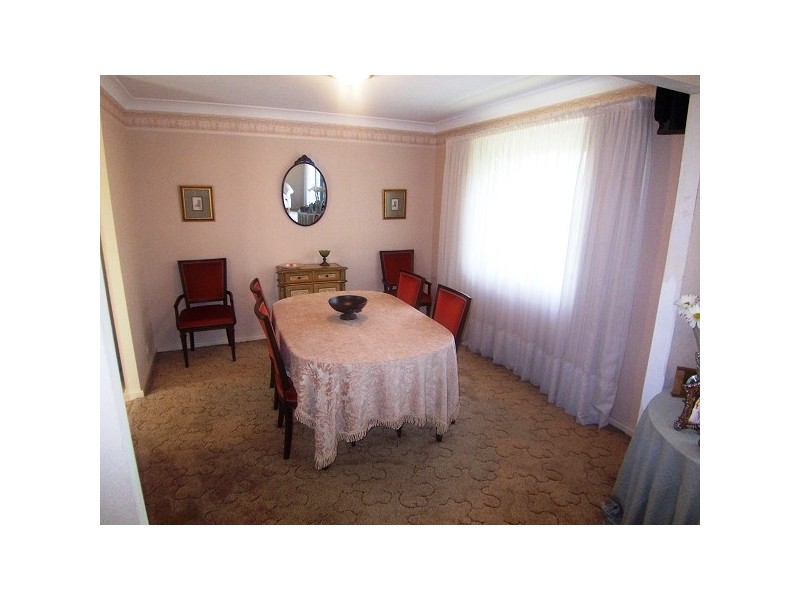 16 Evans Street, Greta NSW 2334