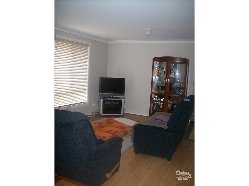 1/8 McCubbin Close, Metford NSW 2323