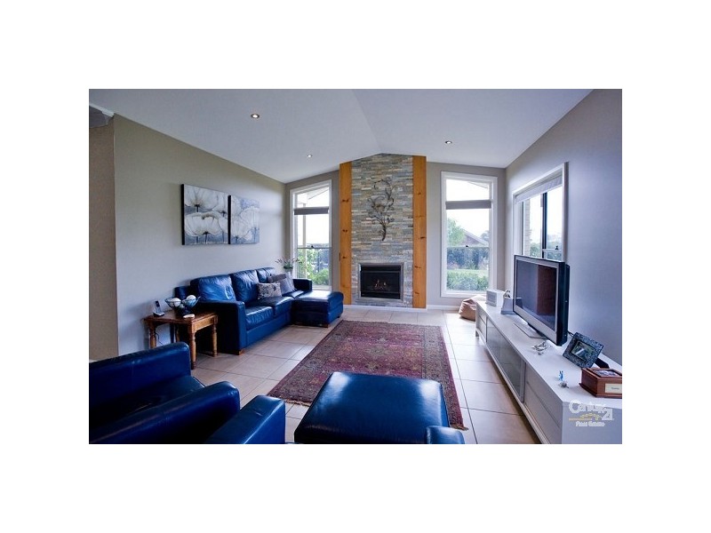 16 Cascade Close, Louth Park NSW 2320