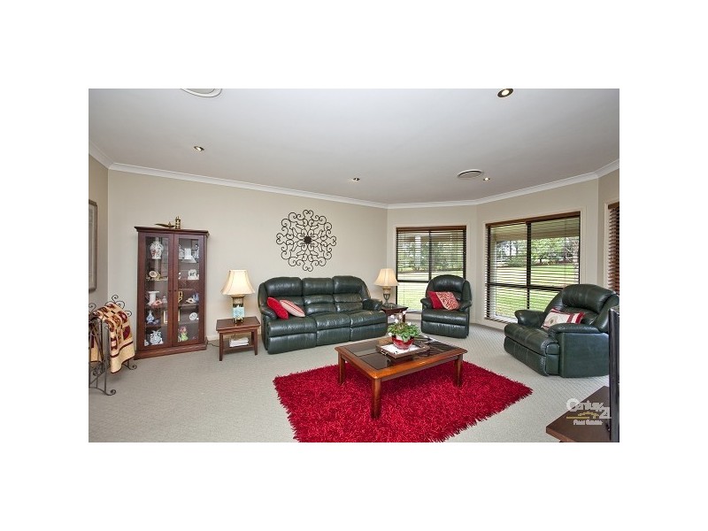 2 Cascade Close, Louth Park NSW 2320