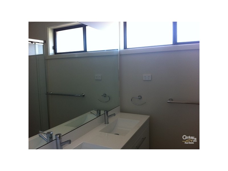 5 Johnson Drive, East Maitland NSW 2323