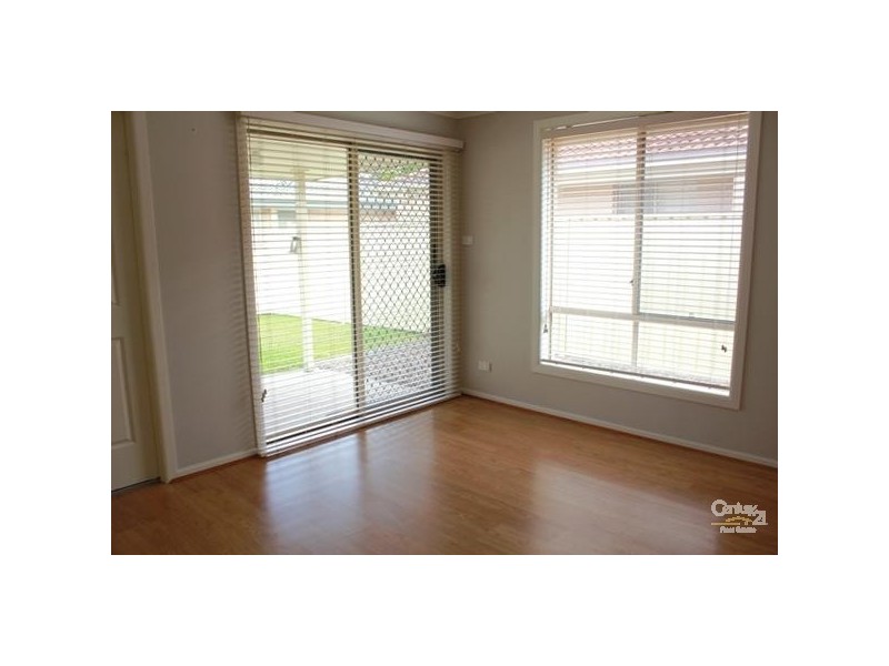 1/8 McCubbin Close, Metford NSW 2323