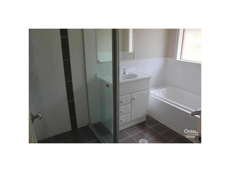 1/8 McCubbin Close, Metford NSW 2323