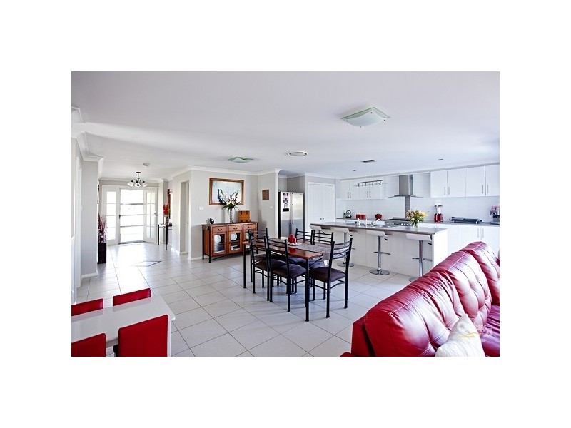 15 Fullford Cove, Aberglasslyn NSW 2320