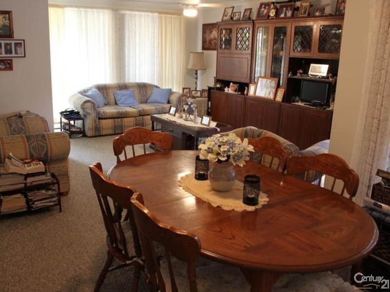 11 Stradbroke Avenue, Metford NSW 2323