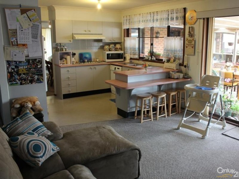 11 Stradbroke Avenue, Metford NSW 2323