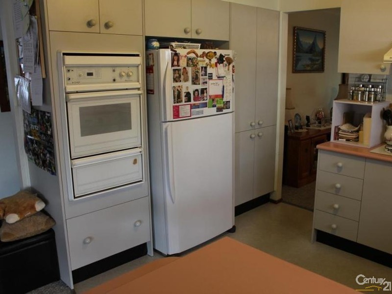 11 Stradbroke Avenue, Metford NSW 2323